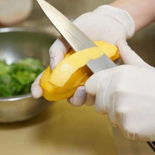 Guantes de látex en hostelería